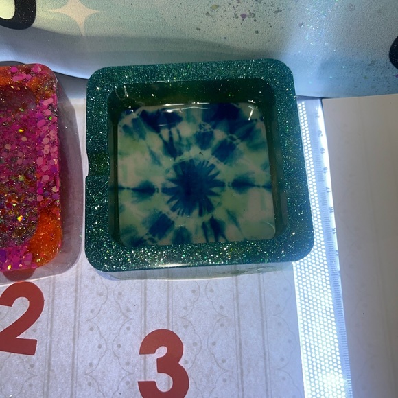 Ashtrays - Picture 10 of 11